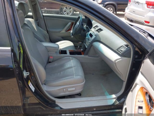 2011 Toyota Camry XLE photo 5
