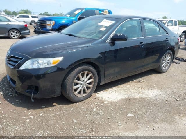 2011 Toyota Camry XLE photo 2