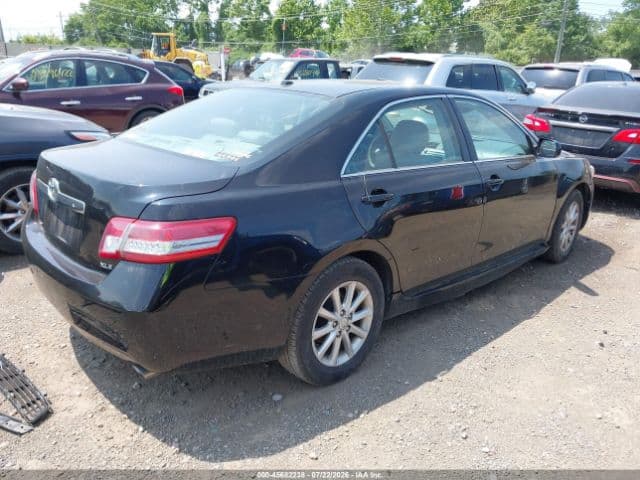2011 Toyota Camry XLE photo 4