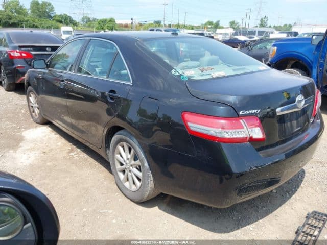 2011 Toyota Camry XLE photo 3