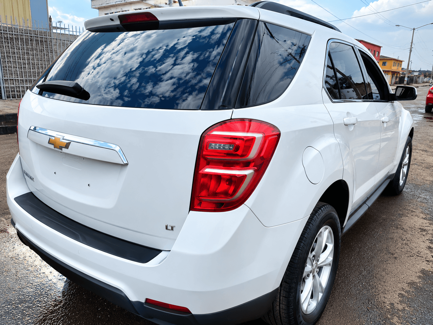 2017 Chevrolet Equinox LT — 3.6L V6 | Foreign Used | Accident Free photo 5