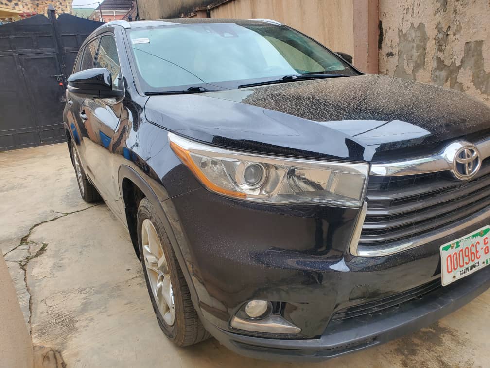 Toyota Highlander Limited Platinum 4dr SUV (3.5L 6cyl 6A) 2015 Black photo 4