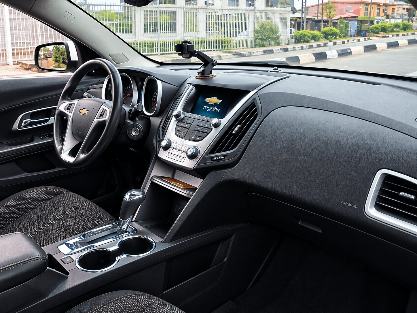 2017 Chevrolet Equinox LT — 3.6L V6 | Foreign Used | Accident Free photo 4