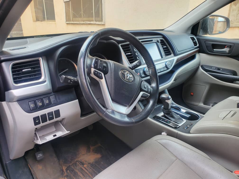 Toyota Highlander Limited Platinum 4dr SUV (3.5L 6cyl 6A) 2015 Black photo 3