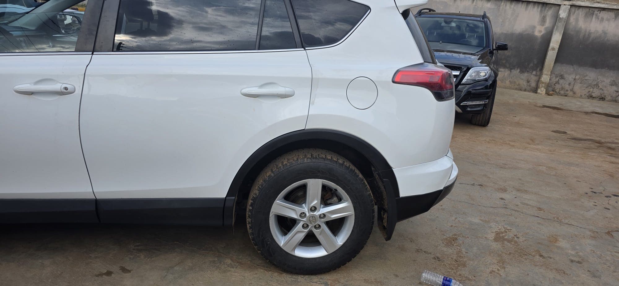 2018 Toyota RAV4 LE photo 4