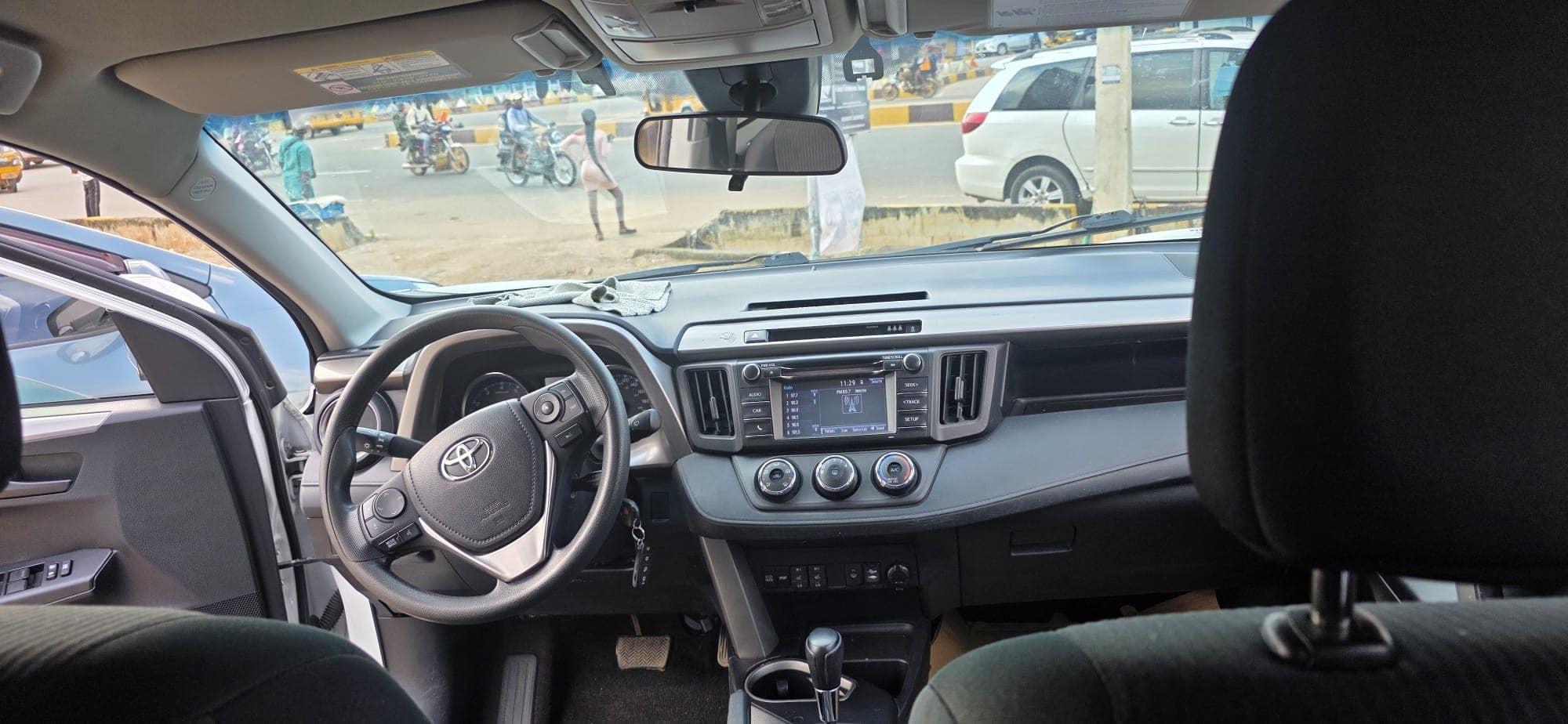 2018 Toyota RAV4 LE photo 5
