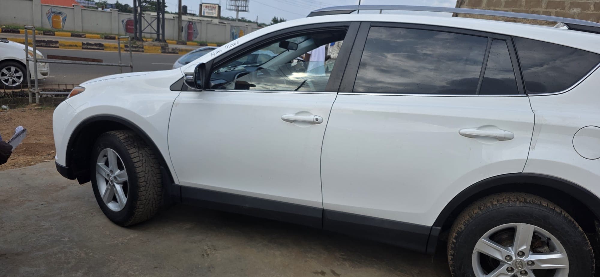 2018 Toyota RAV4 LE photo 3