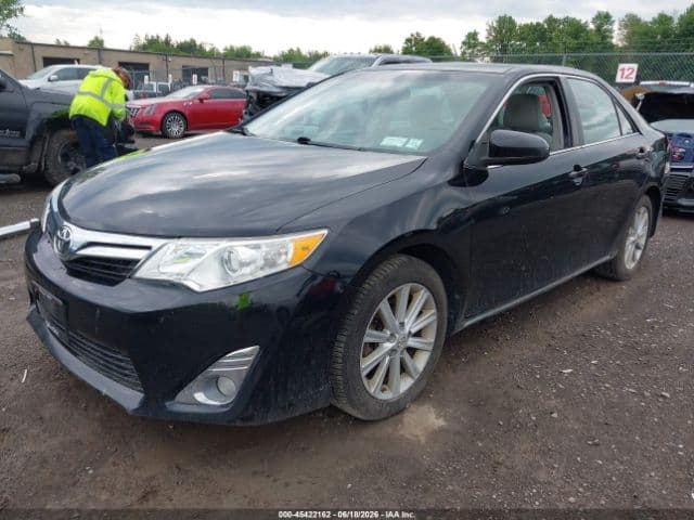 2014 Toyota Camry photo 2