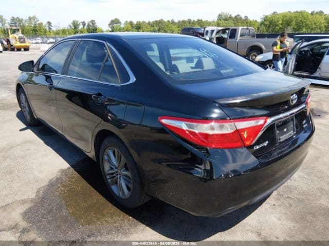 2015 TOYOTA CAMRY SE photo 3