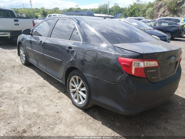 2014 Toyota Camry photo 3