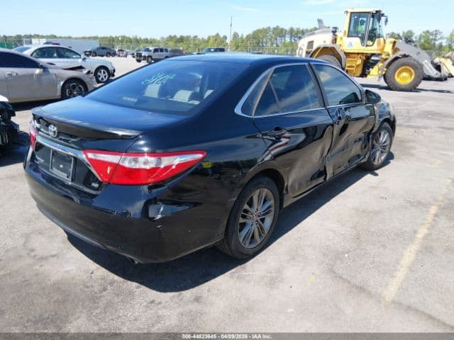 2015 TOYOTA CAMRY SE photo 4