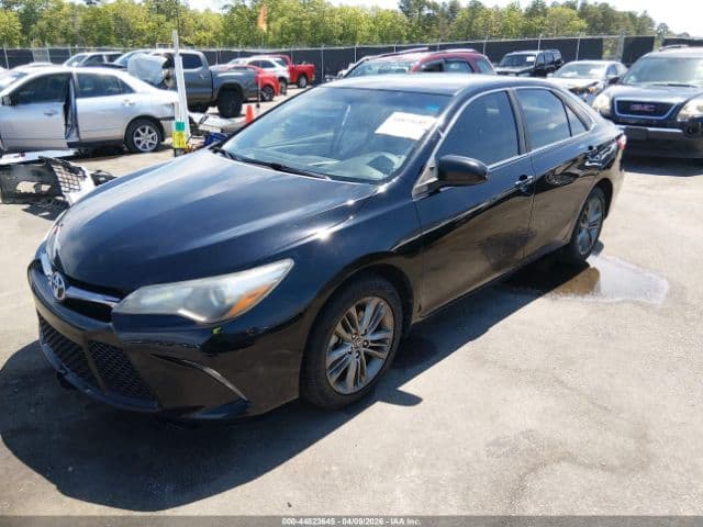 2015 TOYOTA CAMRY SE photo 2