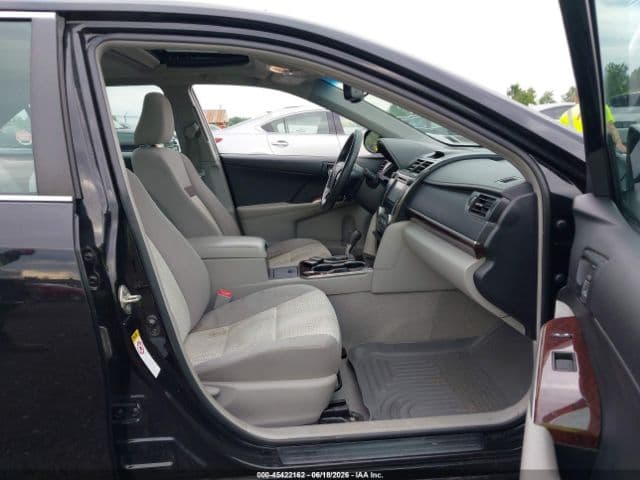 2014 Toyota Camry photo 5