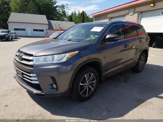 2018 Toyota Highlander Xle photo 2