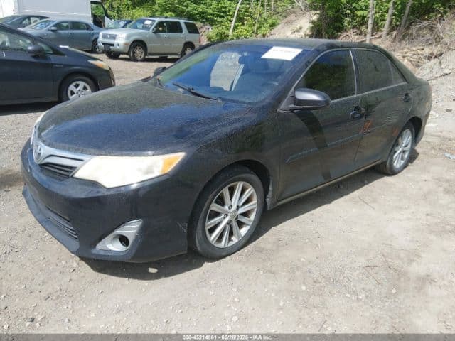 2014 Toyota Camry photo 2