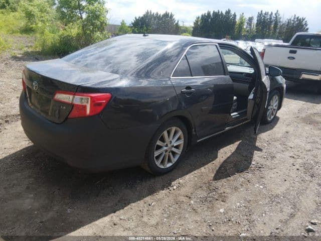 2014 Toyota Camry photo 4
