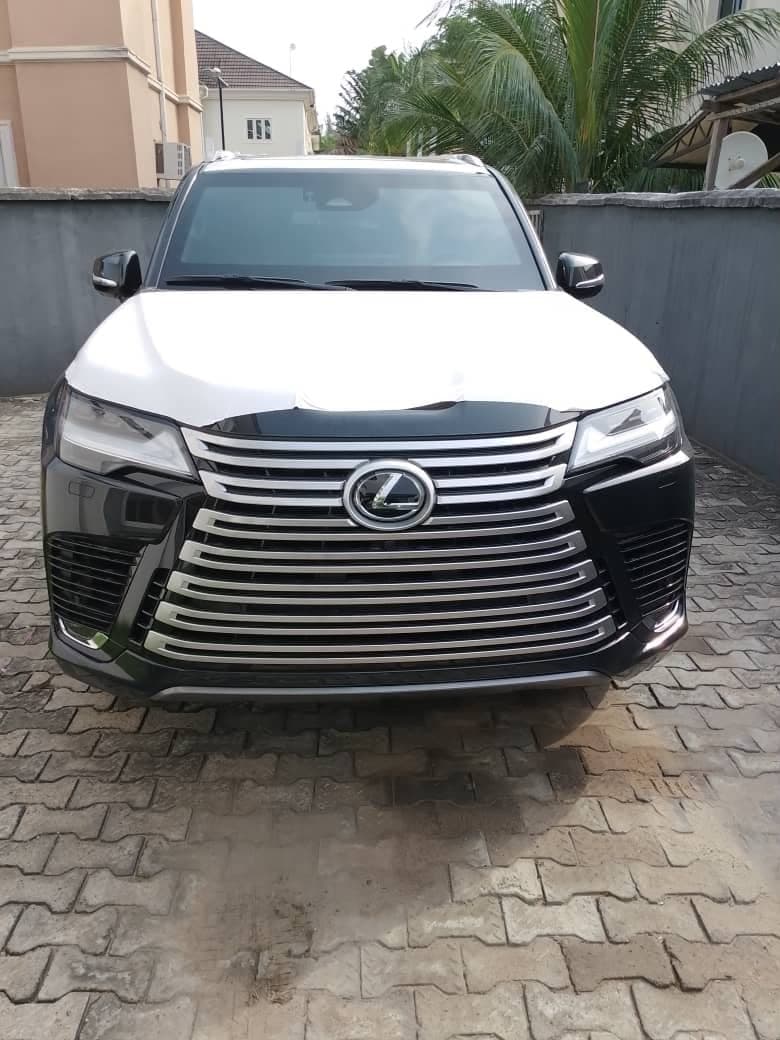 2025 Lexus LX 600 photo 3