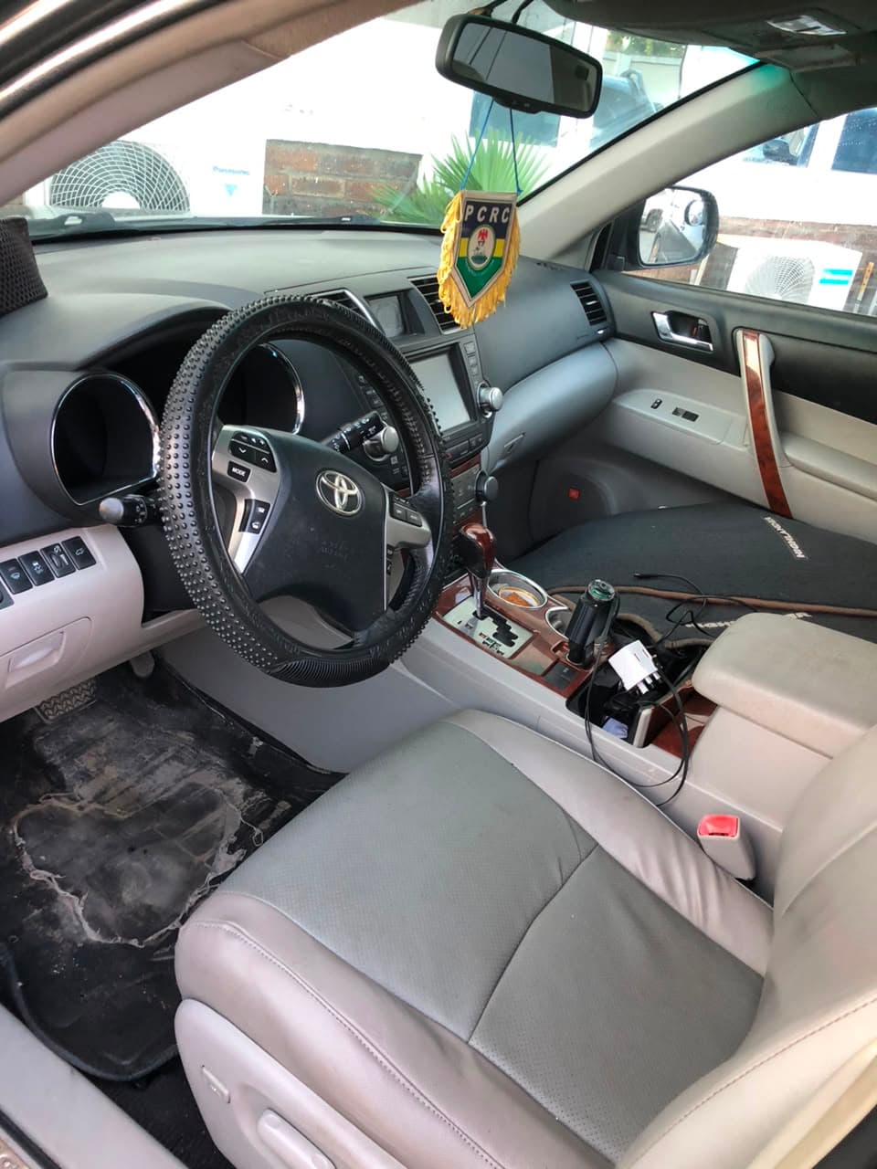 2012 Toyota Highlander photo 2